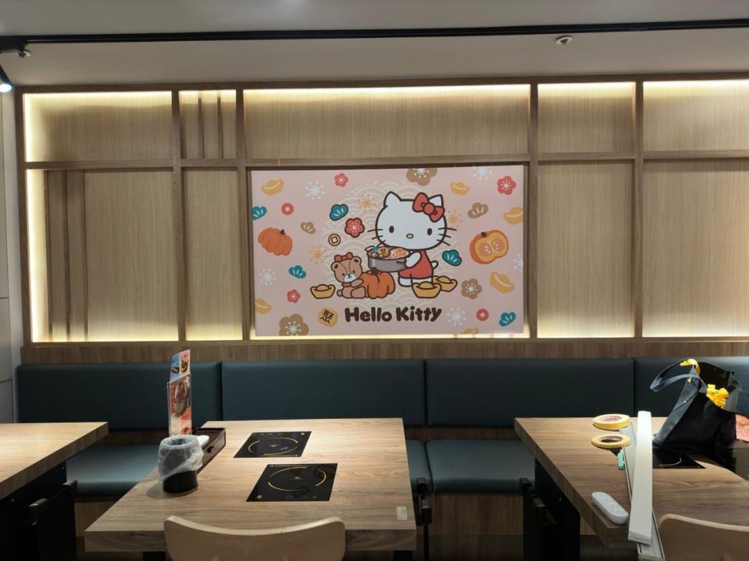 全台門店都可見到 Hello Kitty 超萌模樣。（圖／聚 日式鍋物提供）