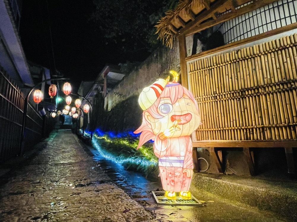 溫泉老街的《溫泉大路，浪漫遊街》。（南市觀旅局提供）