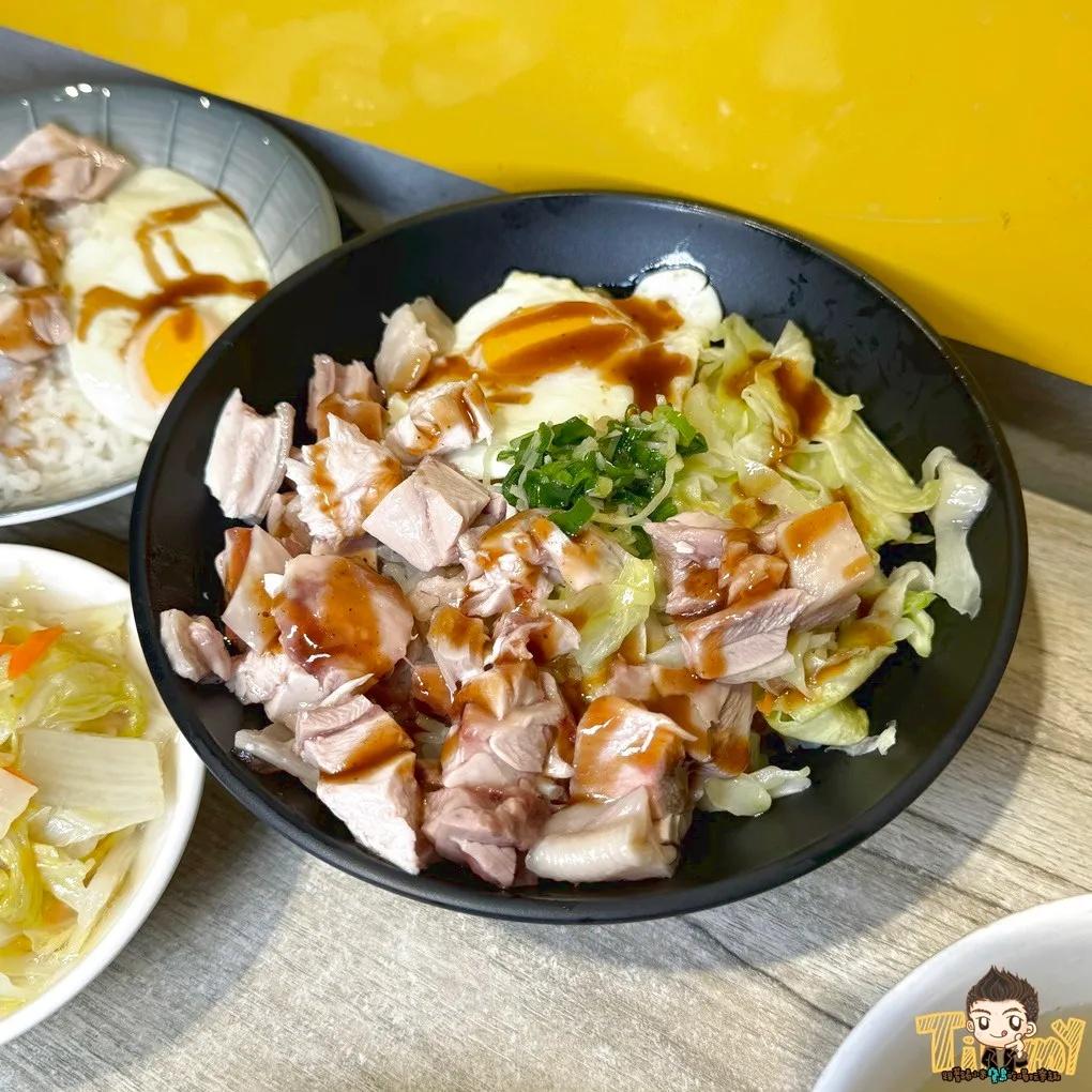 「多肉銷魂雞肉飯」每碗140元。（圖／跟著踢小米吃喝玩樂趣提供）