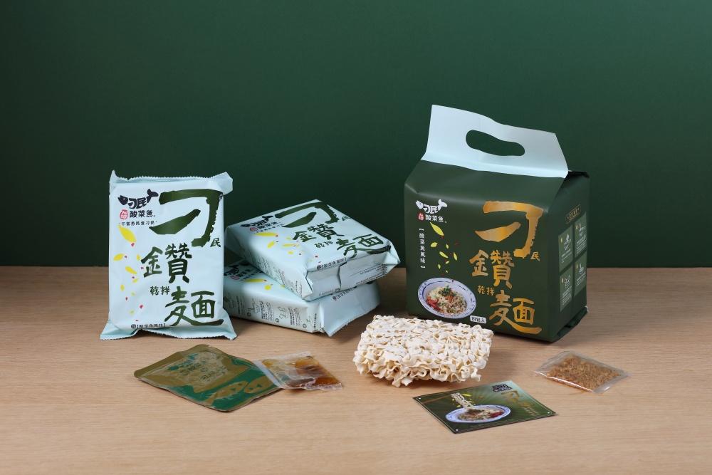 「刁鑽麵-酸菜魚風味乾拌麵」每袋4入售價268元，於官方網站、全台門店正式開賣。（圖／刁民酸菜魚提供）