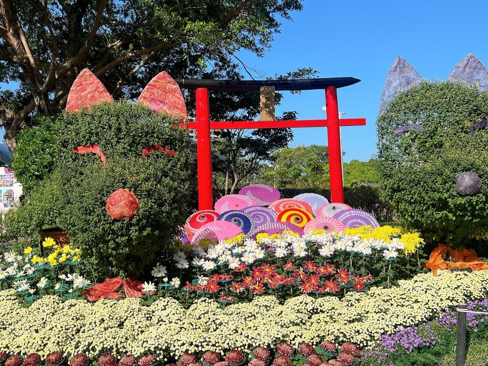 「狐朋引伴~台日友好 笠間菊花節」展區融入狐狸、神社元素，散發濃濃日式氛圍。（圖／記者郭宣暄攝）