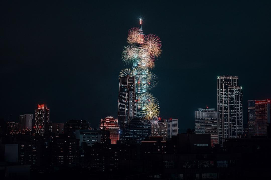 酒店30樓行政貴賓廳，主打高空遠眺台北101夜景。（圖／業者提供）