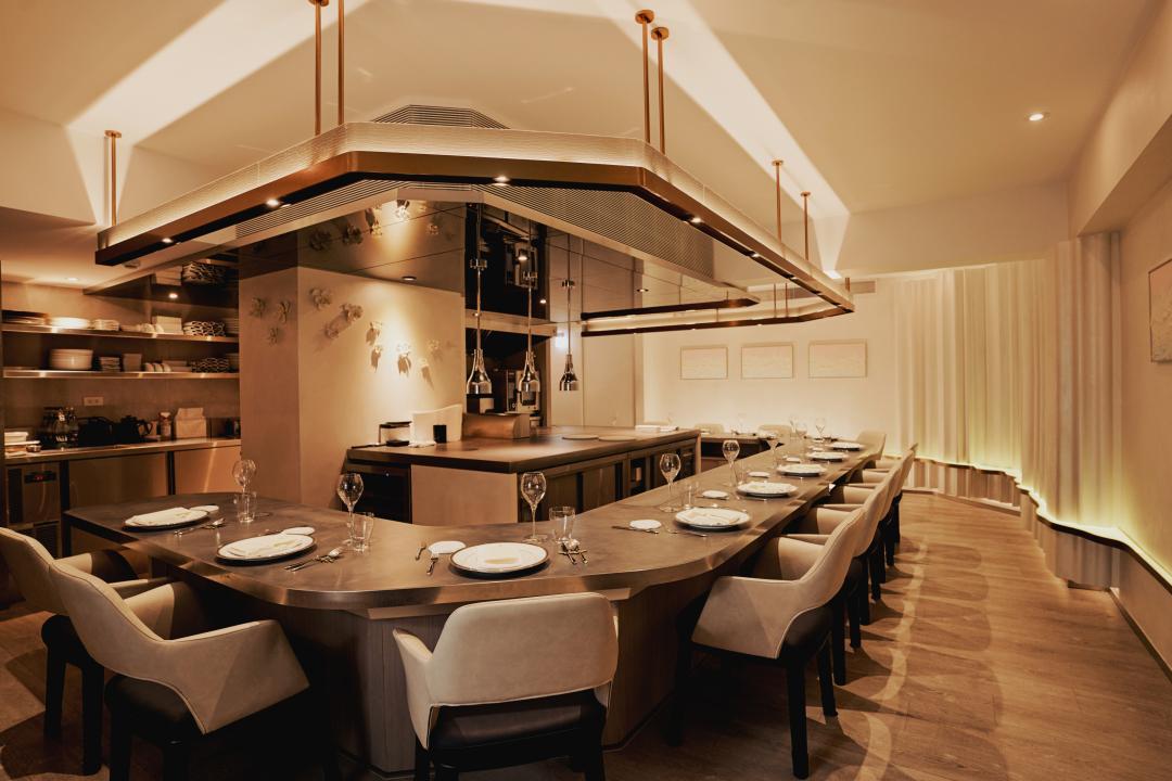 Lin Restaurant採用無邊界廚房設計，每個座位都是主廚餐桌。（圖／品牌提供）