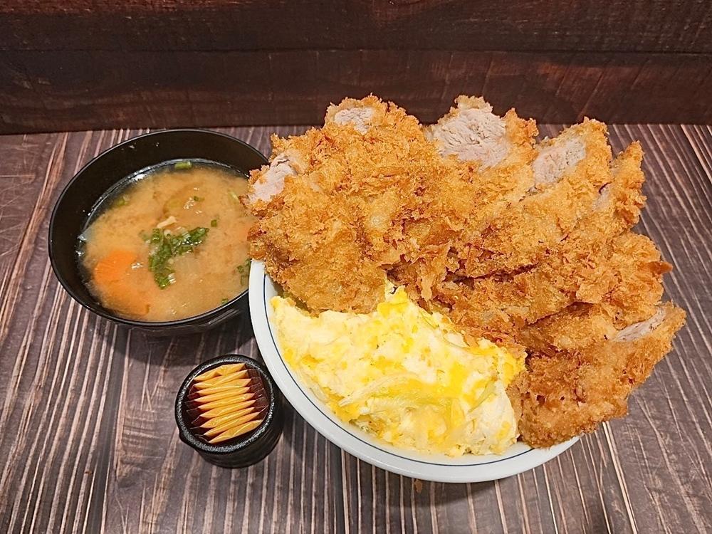 耶誕跨年美食優惠！麥當勞買一送一、豬排丼飯升級1公斤、冰淇淋第二杯10元