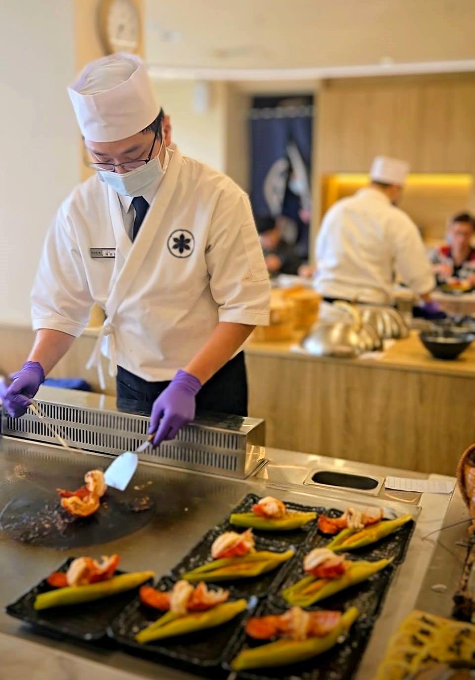 「明水然・樂」以「おまかせ（omakase）」用餐模式，就是師傅以當天的食材、創意為顧客設計菜單。（圖／記者王捷攝）