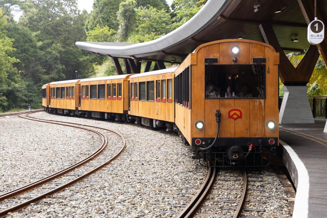 全新檜木列車福森號規劃「森好食、森林癒、好森音、森品茗」四大主題路線。（圖／雄獅旅遊提供）