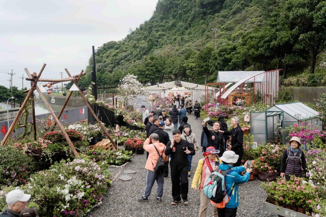 賞花玩北海岸遊程享買一送一優惠，今年花季也與在地店家合作推出攝影展、小旅行等活動。（圖／新北市農業局提供）