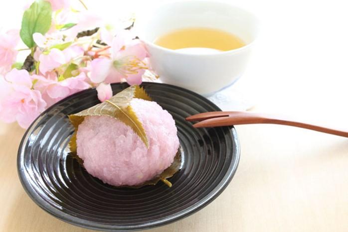 日本賞櫻野餐攻略！櫻花主題美食、推薦公園場地、必知禮節體驗完美「花見」