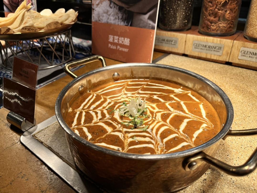 黑豆咖哩（Dal Makhani）或翻譯為「奶油黑豆」，是印度著名菜餚「奶油雞（Murgh Makhani）」的「素食版」。（圖／台南香格里拉提供）