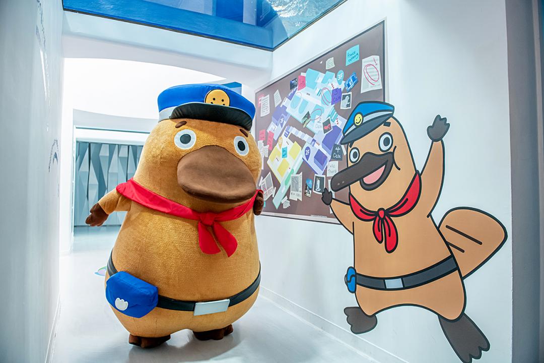 動物警探 · 達克比出動，讓孩子們可以在水族館內沈浸於科普推理的世界。（圖／業者提供）