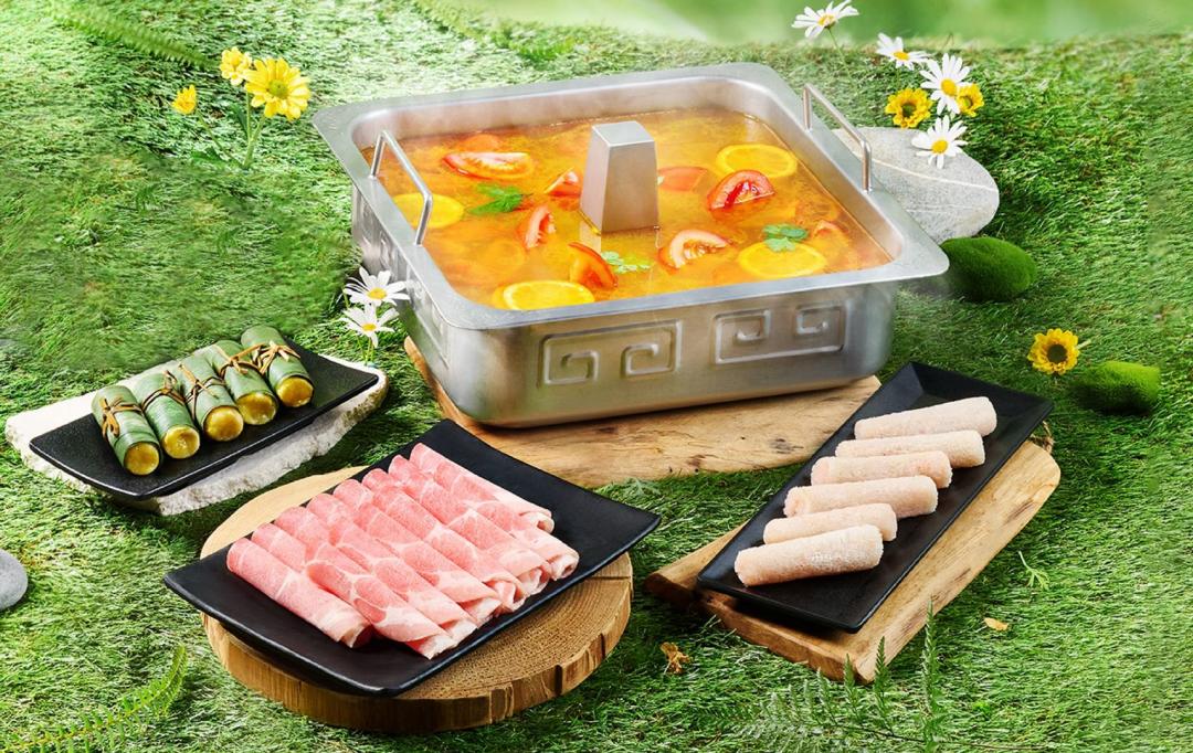 海底撈把春鮮端上桌，推出4款新品，從鍋底、丸滑到肉品與小吃通通有。（圖／業者提供）