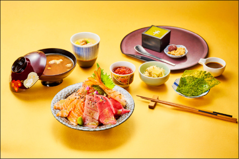 「極。黑鮪魚丼」套餐附日式味噌湯、宇治抹茶布丁佐金時、黑豆茶及薑片，每份1,099元。（日本橋海鮮丼辻半提供）