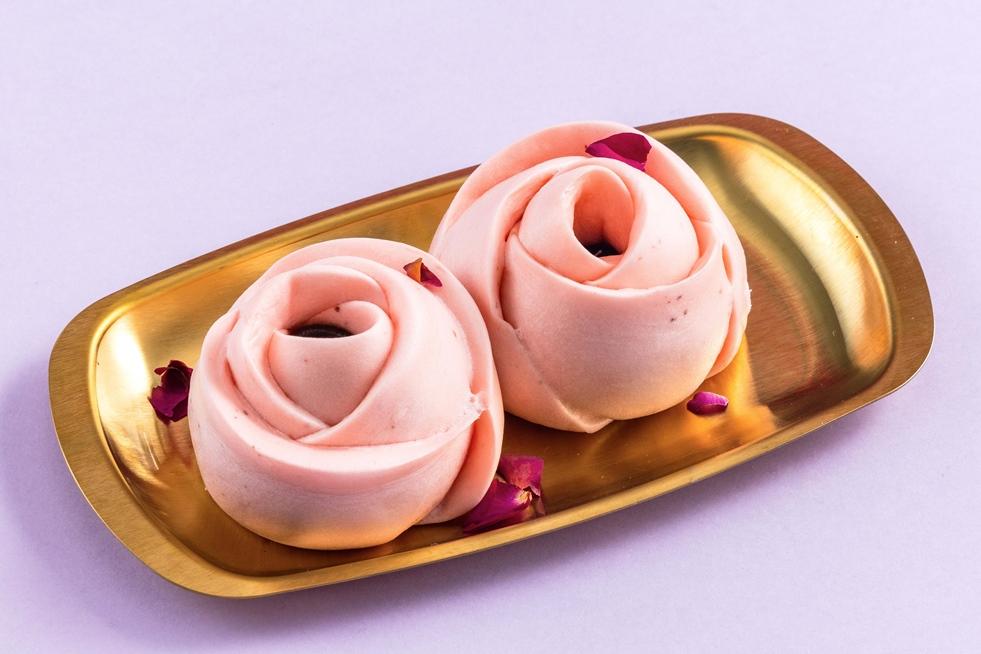 PappaRich金爸爸點購四人套餐，即享「粉紅玫瑰包」兩入。（圖／品牌提供）