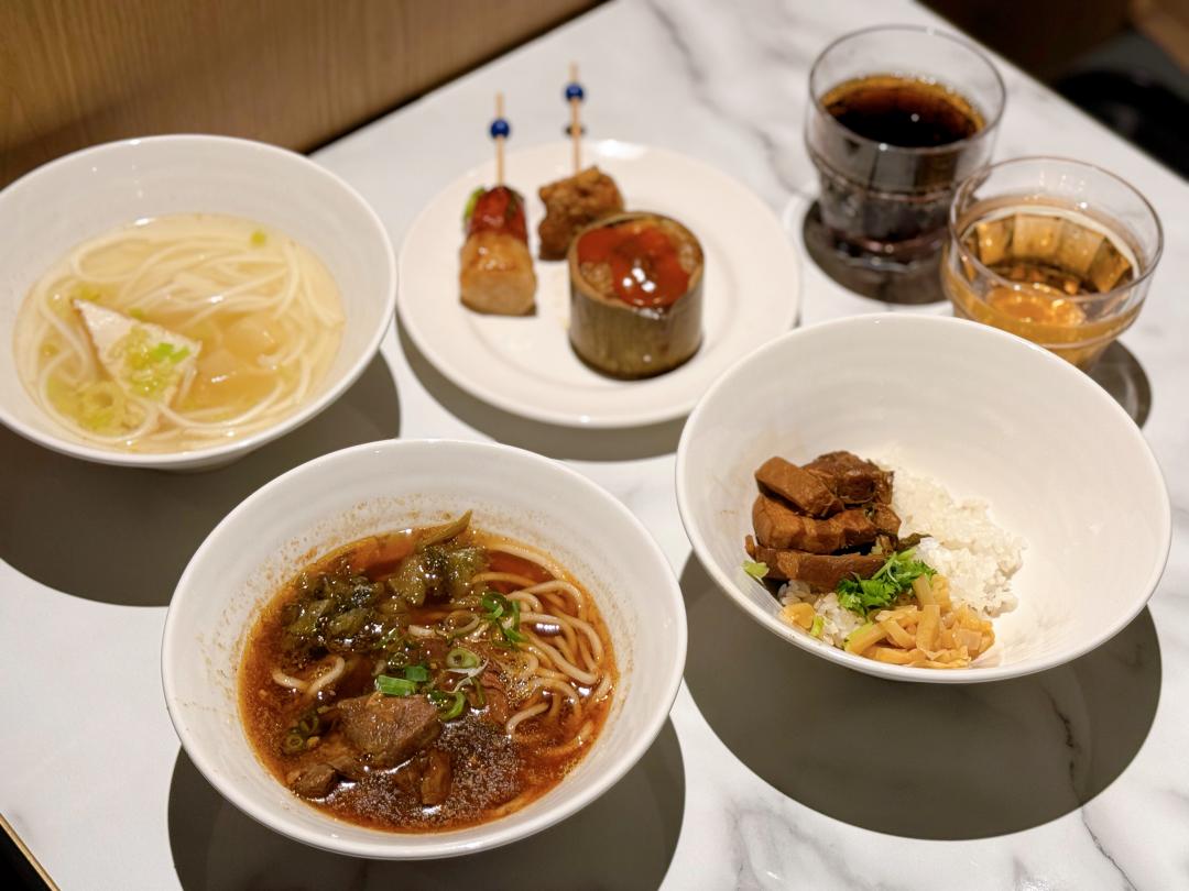 台北松山機場「環亞貴賓室」開箱！大啖現做牛肉麵、還能外帶炸雞排