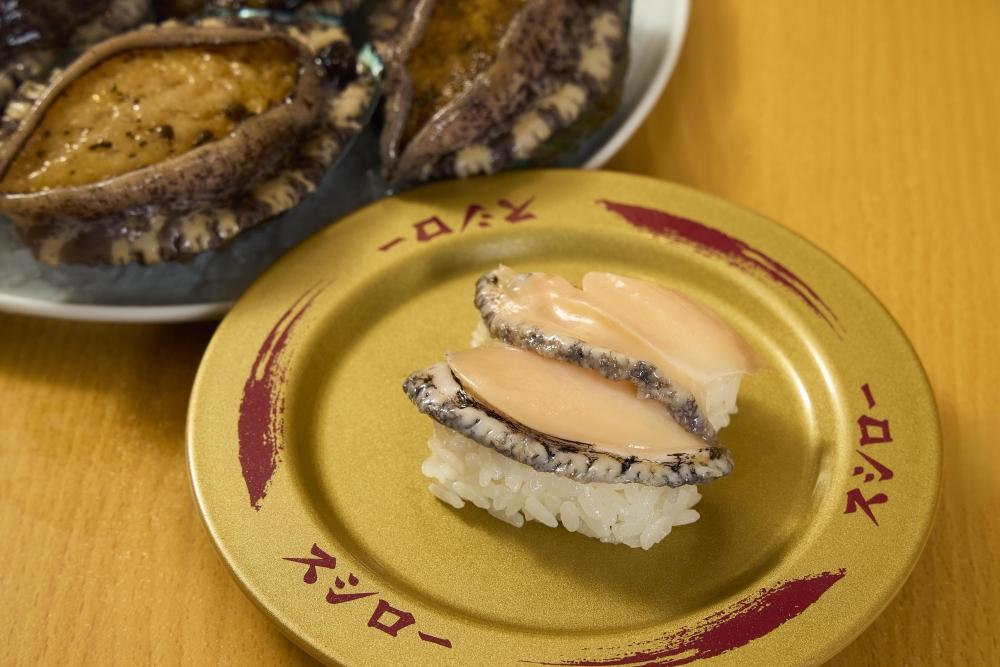 新鮮現切的鮑魚質地緊實、口感爽脆彈牙，入口可感受海洋原始鮮味與淡淡甘甜。（圖／品牌提供）