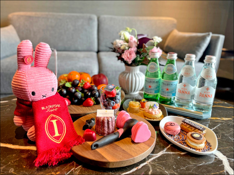 客製化貼心備品miffy讓BLACKPINK團員開心分享到社群。