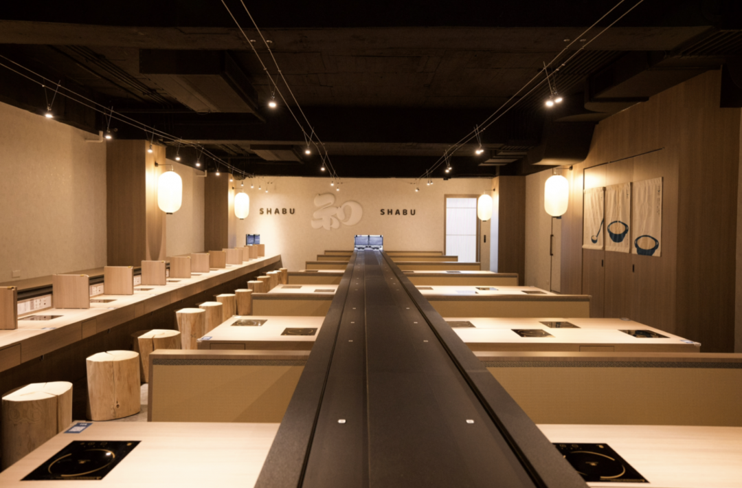 全新日式鍋物品牌「和十Shabu」位於松江南京捷運站6號出口旁，用餐空間充滿和風精緻氛圍。（圖／品牌提供）