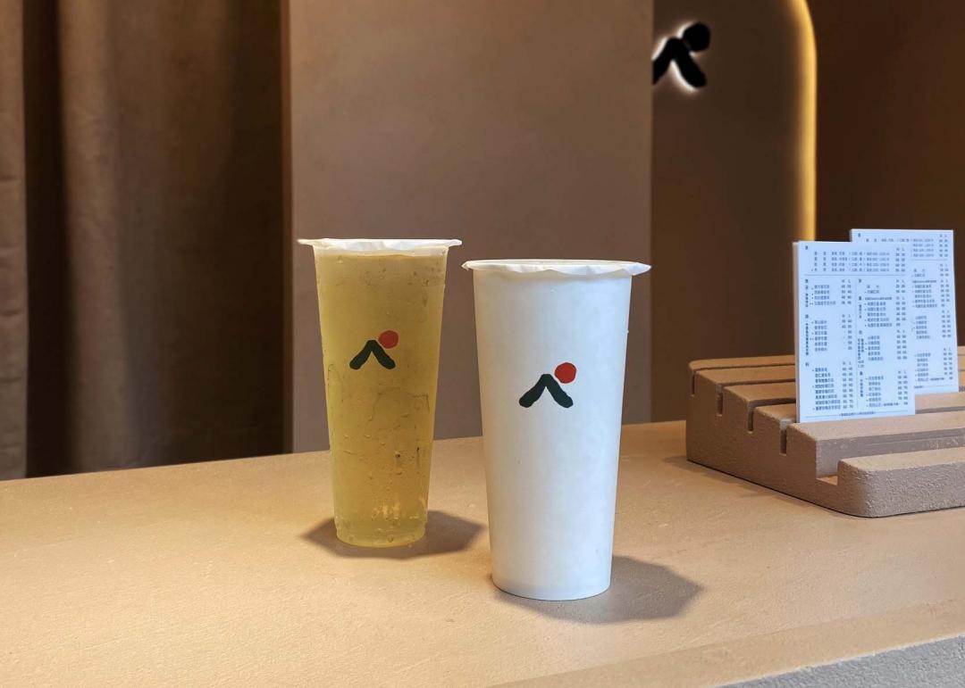 「青山」悉心精選中高海拔的高山青茶，網友激推必喝No.1飲品為「冬青」銷售破萬杯。（圖／品牌提供）