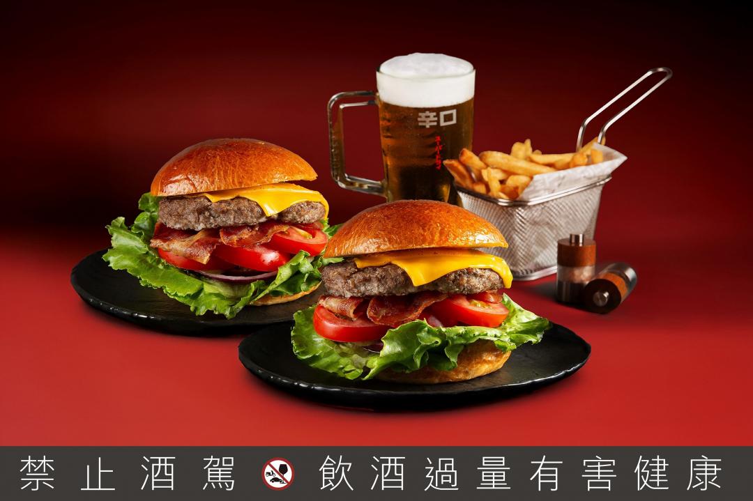Lobby Lounge 經典牛肉培根切達起司漢堡享買一送一。（圖／業者提供）