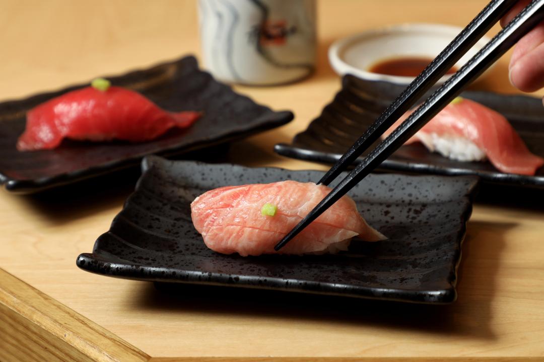 「鮪魚握壽司」價格100元～180元不等。（圖／品牌提供）