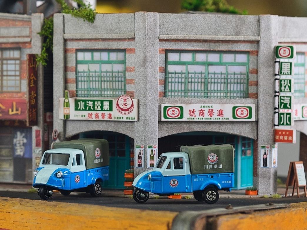 黑松攜手TOMICA打造「台灣黑松經典復刻運輸車」，將於7-ELEVEN限量開賣。（圖／黑松提供）