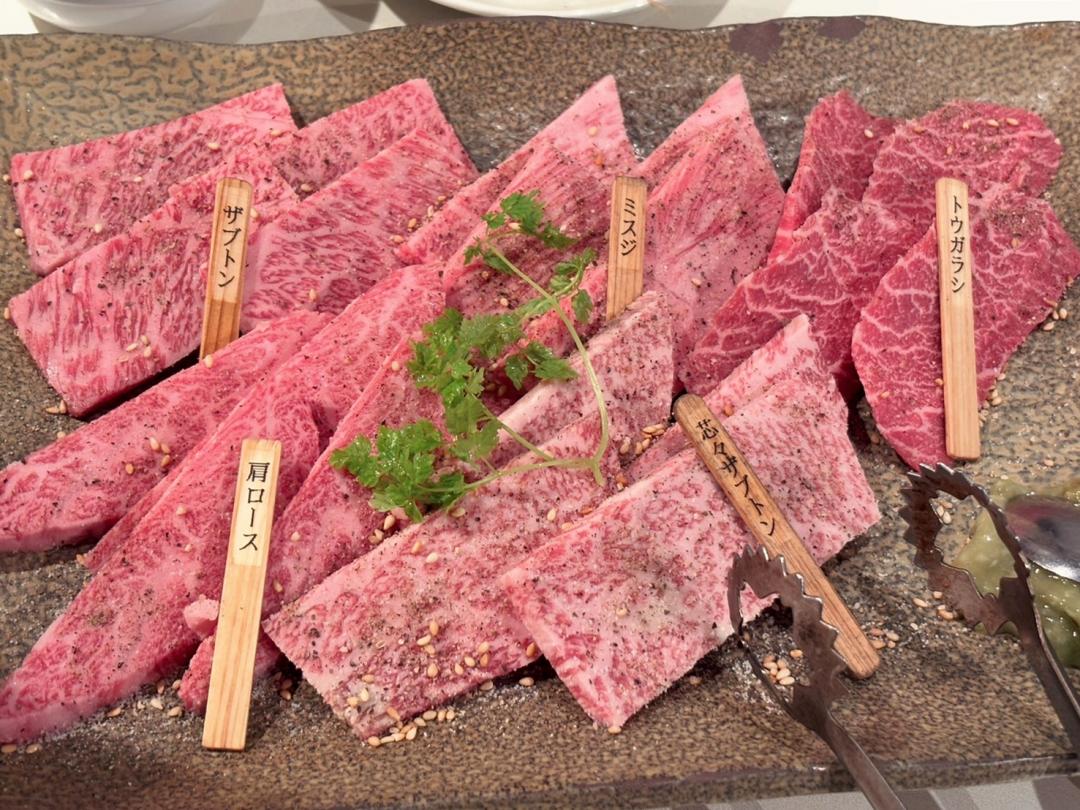 東京必吃燒肉隱身下北澤！周杰倫也多次朝聖和牛美味、明星簽名牆超狂