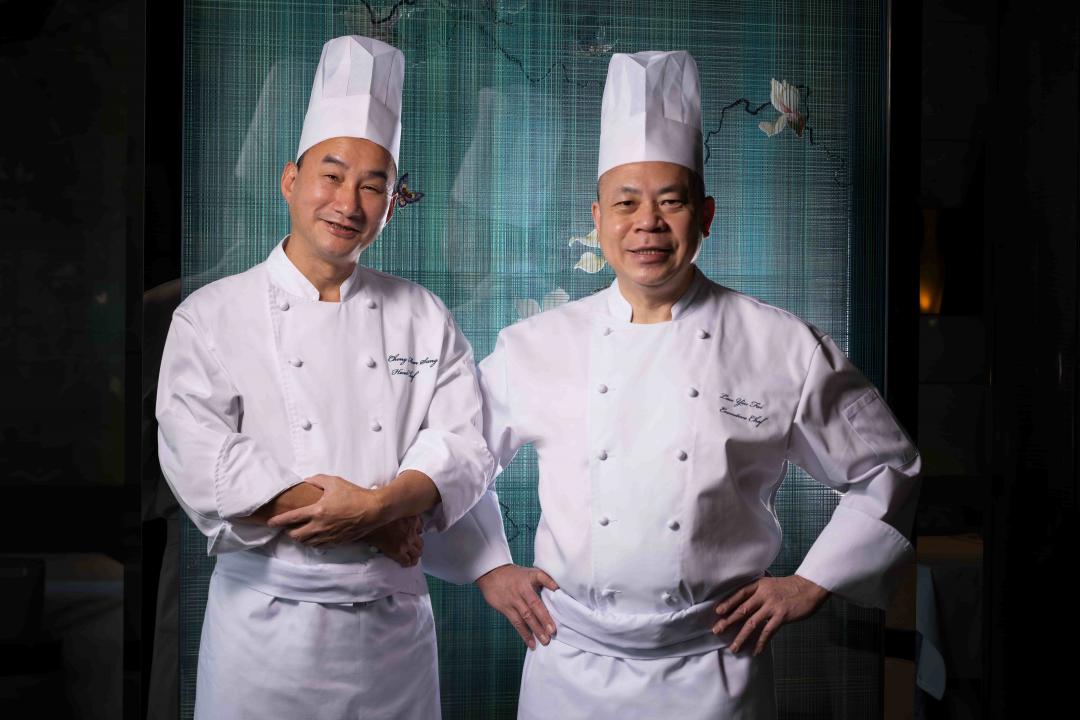 香港麗晶軒廚藝團隊 右為行政總廚劉耀輝、左為主廚鄭文生。（圖／業者提供）