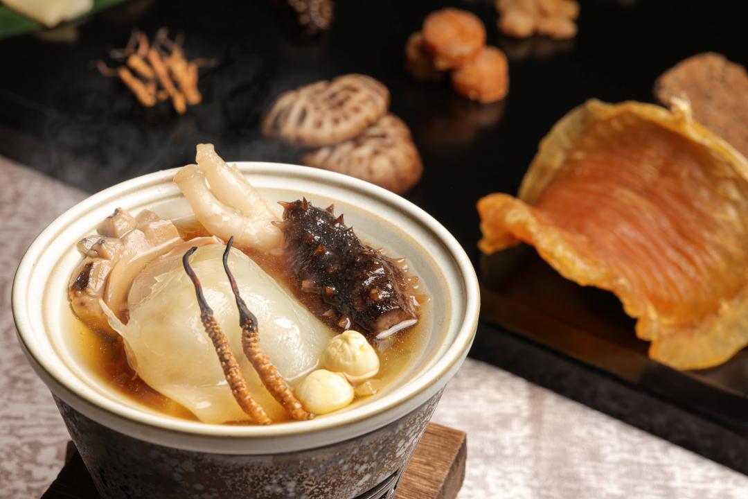 晶華軒「乾清佛跳牆」選用多款頂級入饌。（圖／業者提供）