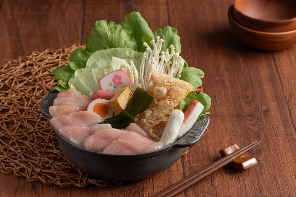 六扇門將6月6日訂為品牌日，百家門市推出「蒜味嫩雞胸鍋」鍋物買一送一。（圖／業者提供）