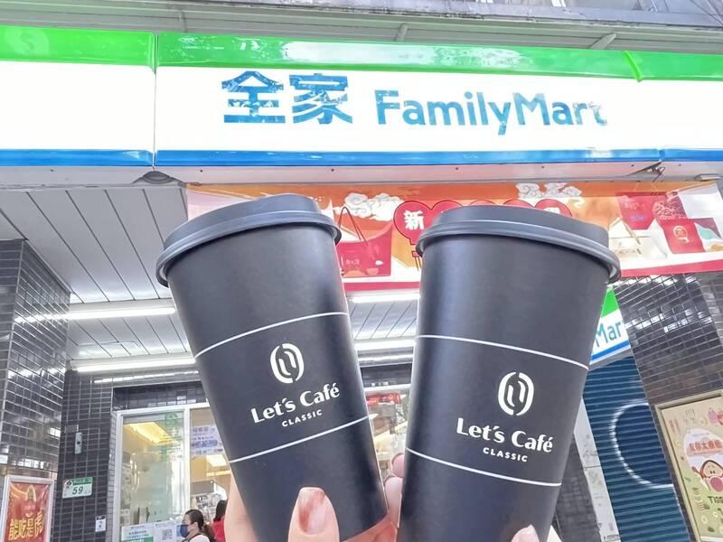 咖啡控快衝！特大杯拿鐵只要10元  超商超殺優惠一次看