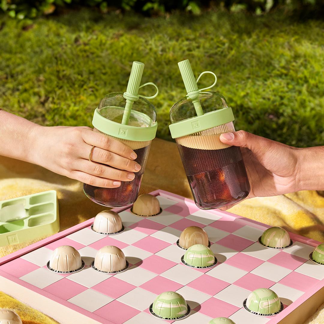 Nespresso夏季冰飲杯組與開心果綠製冰盒。（圖／品牌提供）