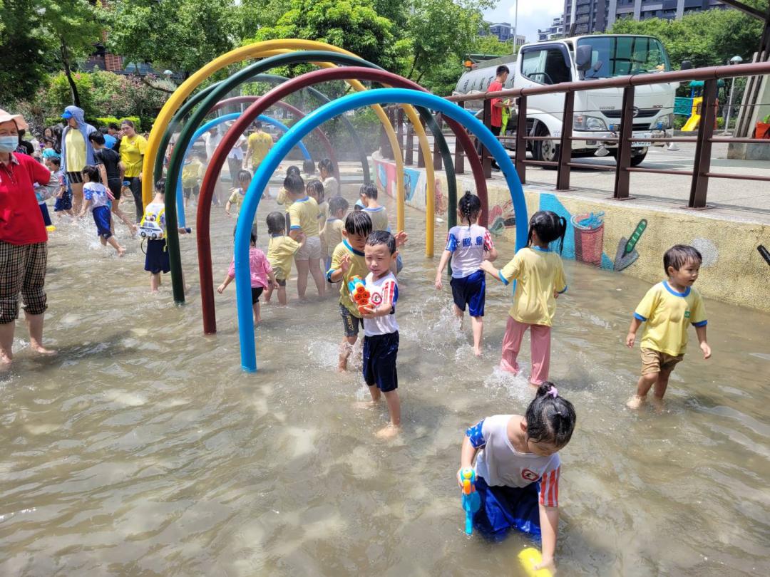 夏季水樂園提前開放！新北免費玩水遊樂場、新竹冰凍滑道降溫