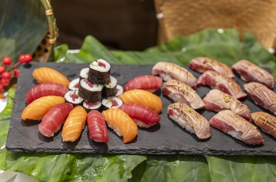 歐風館「黑鮪魚細捲」、「炙燒黑鮪握壽司」無限吃。（圖／業者提供）