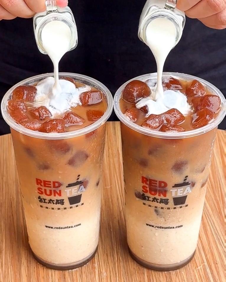 紅玉冰磚厚鮮奶茶。（圖／紅太陽提供）