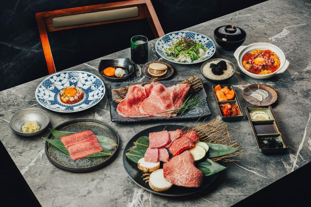 青杉燒肉主打A5產地和牛與活體海鮮，除了提供私密的包廂聚會場所，也能為顧客客製化無菜單料理。（圖／青杉燒肉提供）