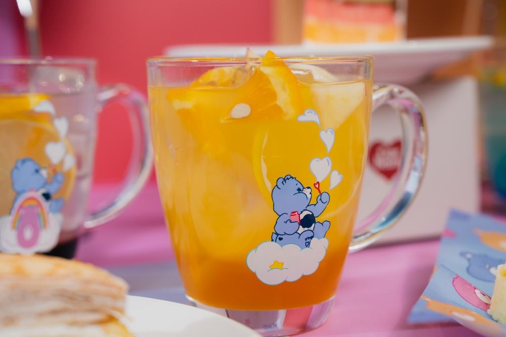 每份套餐皆含主食、Care Bears™餅乾及飲品一杯，點套餐就送杯子。（圖／品牌提供）