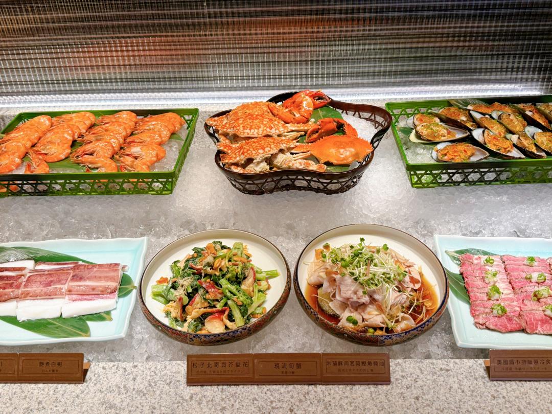 青蟳、花蟹等現流旬蟹，以及白蝦、淡菜等料理提供吃到飽。（圖／記者郭宣暄攝）