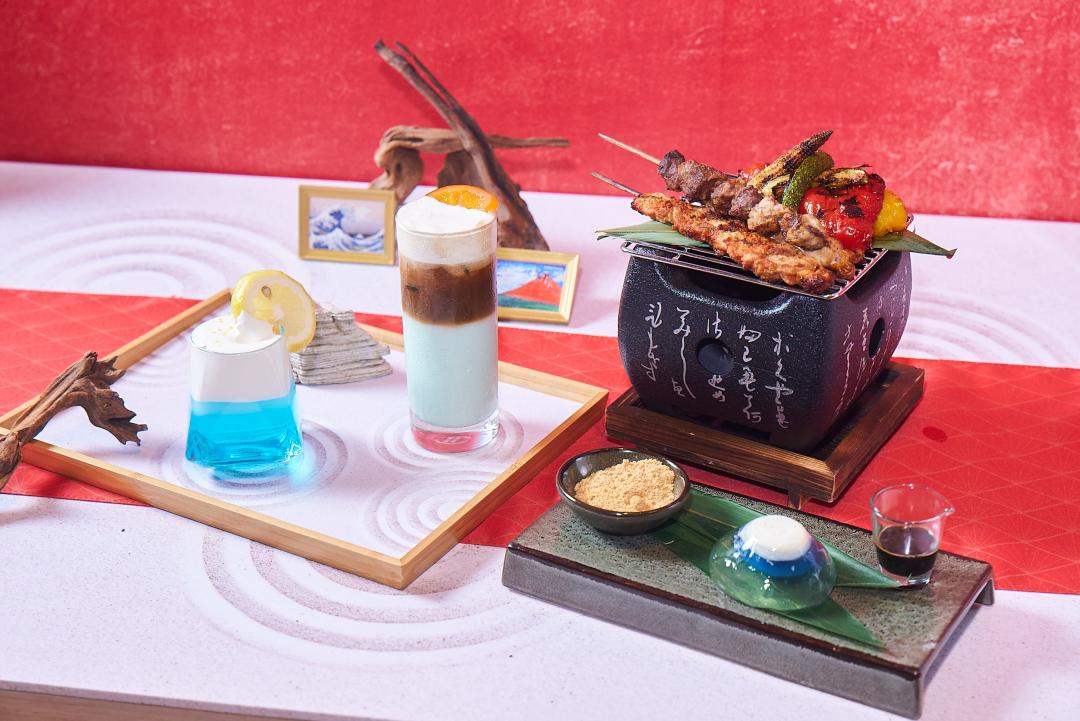「昭和富士山下」每杯250元，「昭和夏日奶霜拿鐵」每杯200元，「昭和富士和菓子」每份150元，「昭和夏日爐串燒」每份260元。（圖／業者提供）