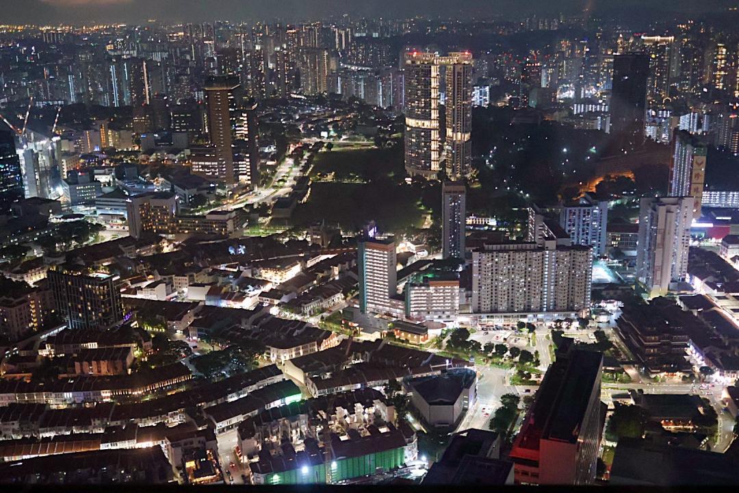 入夜後的高樓夜景也相當璀璨迷人。（圖／記者郭宣暄攝）