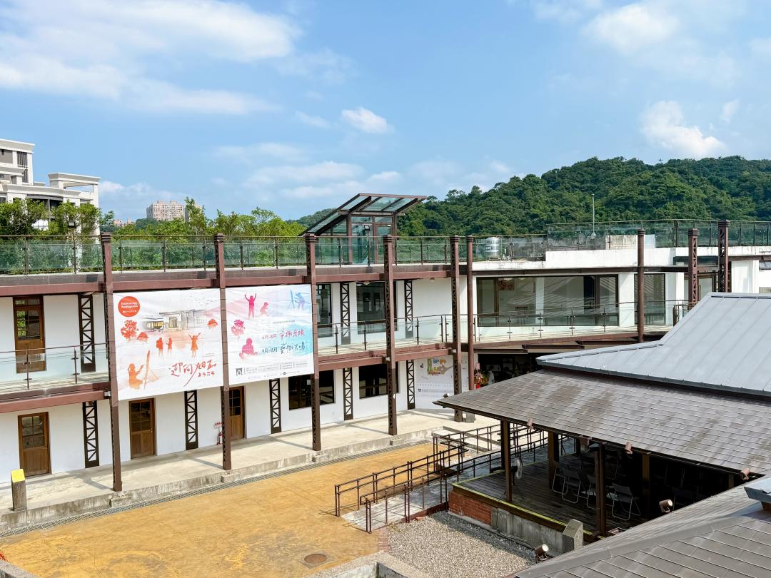 基隆「旭丘指揮所」從昔日肩負戰略重任的軍事要塞，變身藝文新地標。（圖／記者郭宣暄攝）