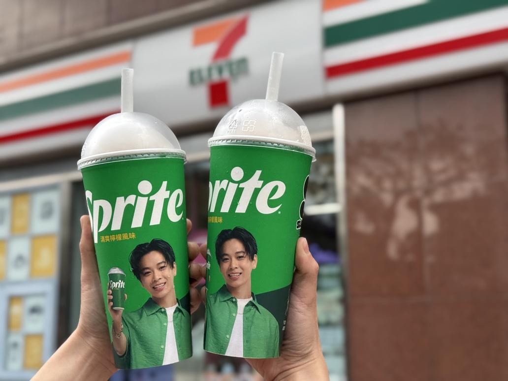 7-ELEVEN推出雪碧品牌全新高爾宣代言人杯身，搭配「雪碧清爽檸檬風味」爽快登場。（圖／超商提供）