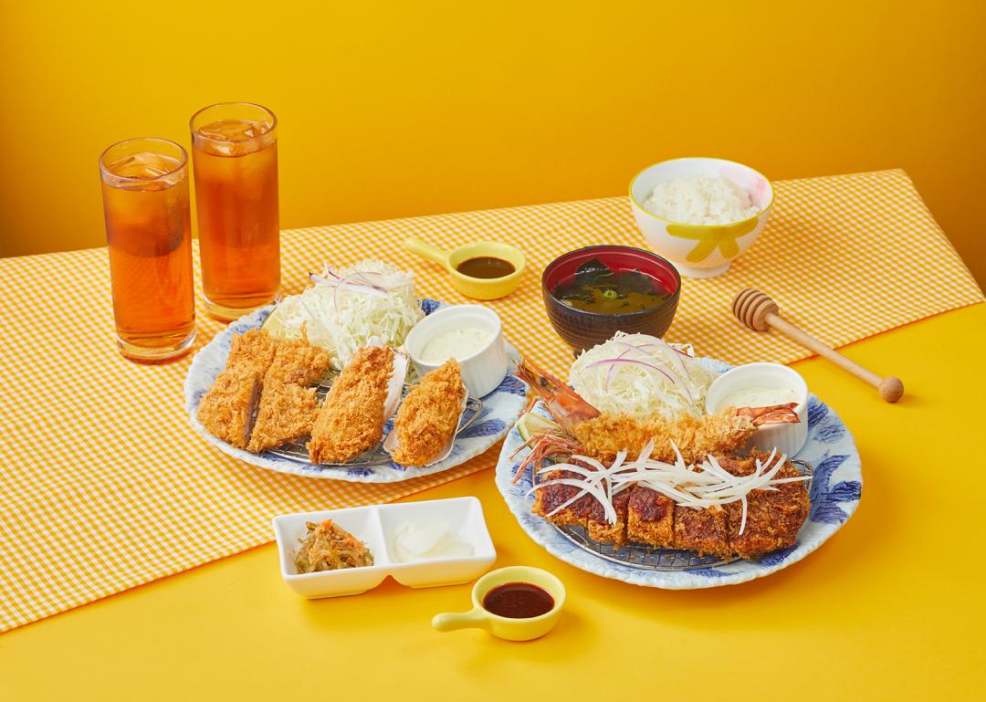 韓式半半醬搭配軟殼蝦和熟成大里肌豬排，套餐價450元；韓式半半醬搭配軟殼蝦和厚切腰內豬排，套餐價460元。（圖／業者提供）