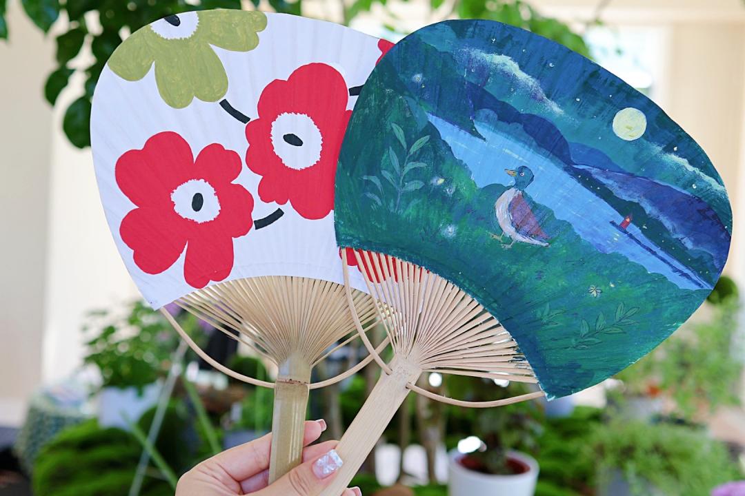 「彩繪夏日納涼扇」於早上10點至10點50分開放免費體驗，每場30人。（圖／記者郭宣暄攝）