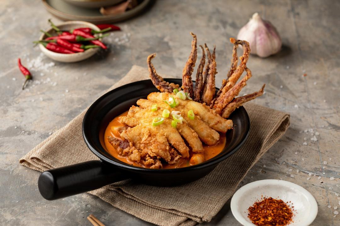 涓豆腐「起司玫瑰醬魷魚年糕」售價368元。（圖／品牌提供）