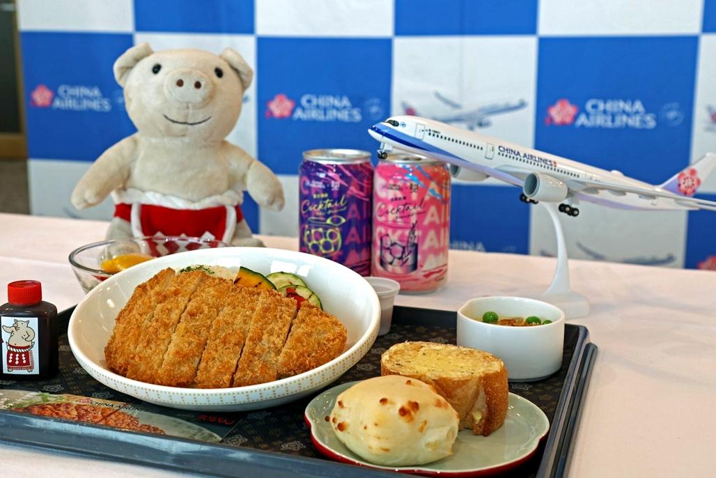 華航Q3菜單推海外異業合作 日式炸豬排、人參雞湯麵上桌