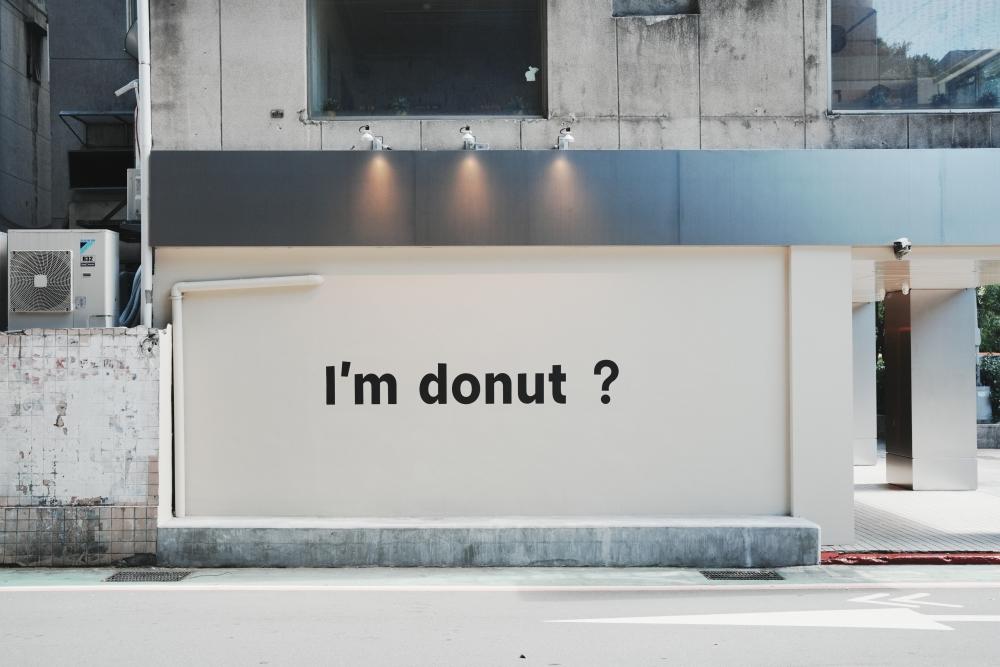 I’m donut？台灣首店空間設計延續品牌低調內斂質感風格。（圖／品牌提供）