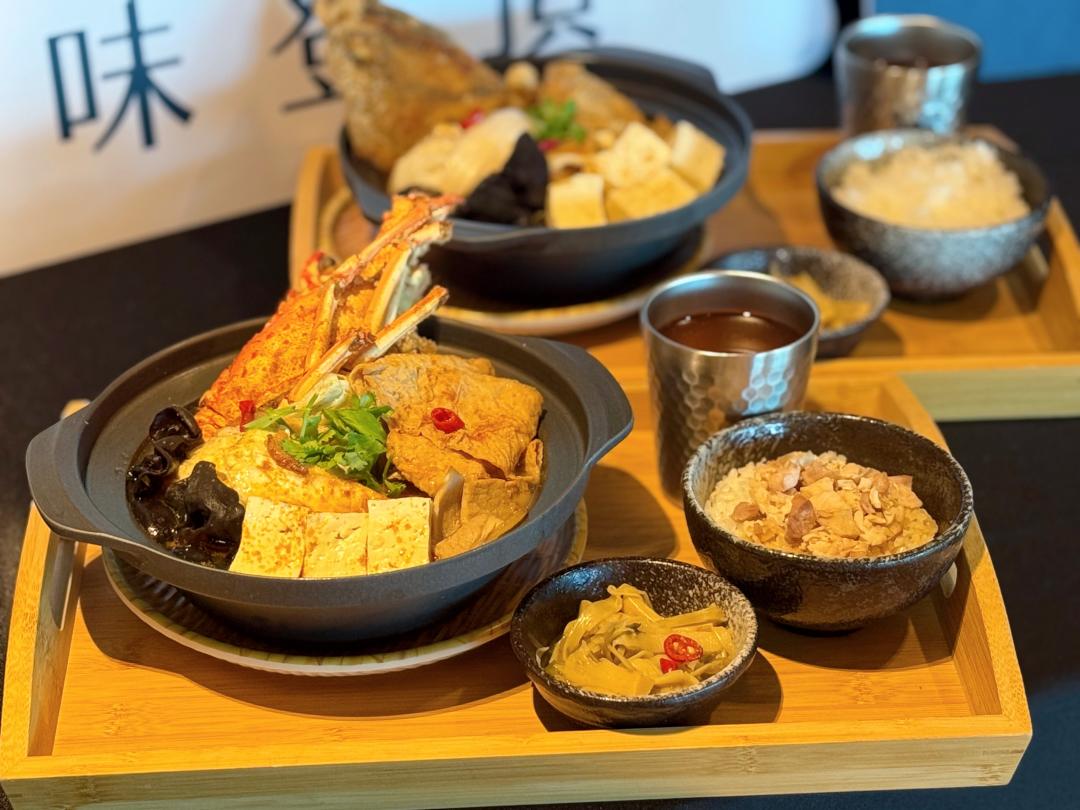 「沙鍋龍蝦套餐」每份499元，含有半隻龍蝦、火雞肉飯、小菜與飲品。（圖／記者郭宣暄攝）