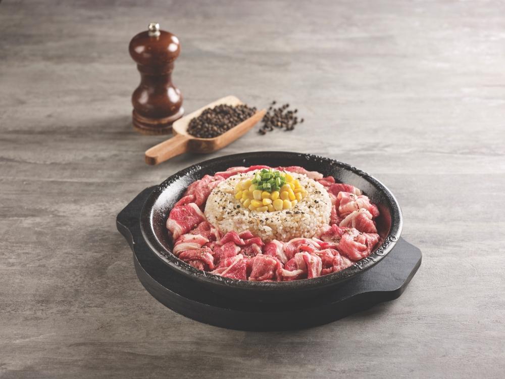 全台門市將於7月3日推出「經典胡椒牛肉飯」買一送一優惠。（圖／品牌提供）