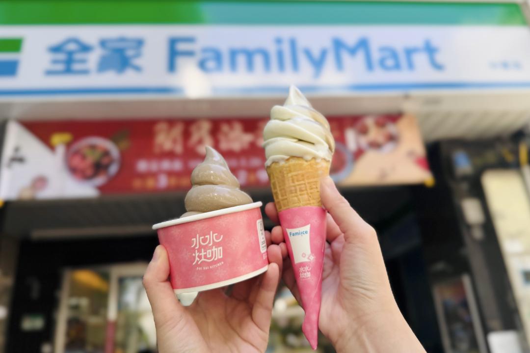 全家與美食YouTuber千千聯名的「Fami!ce仙仙仙草霜淇淋」，49元。
