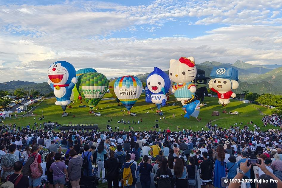 2025台灣國際熱氣球嘉年華盛大揭幕，哆啦A夢熱氣球正式亮相。（圖／台東縣政府提供）
